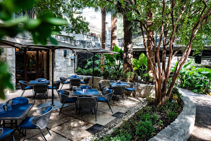 ambler 2022 patioside1