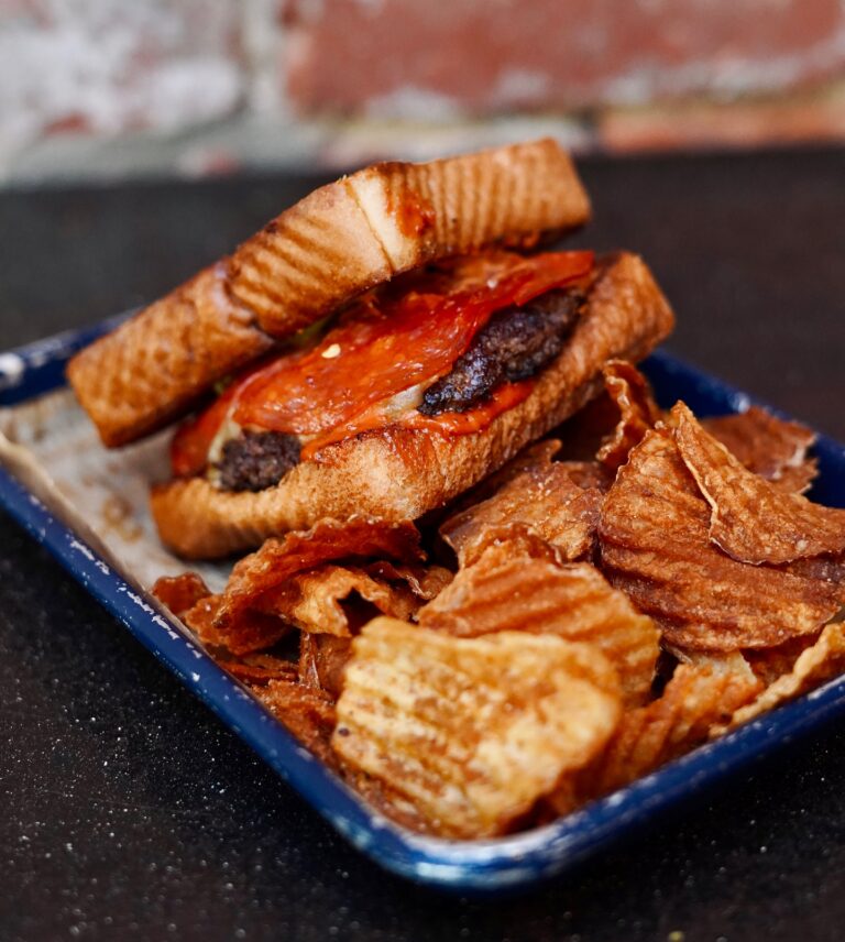 418452547 17969306885663631 8461965488169878088 n 768x856