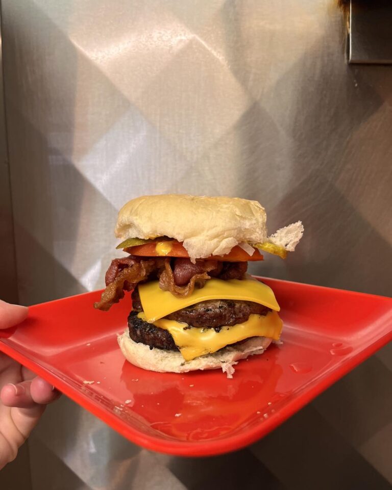 376029422 998266574914619 3966121308937319236 n 768x961