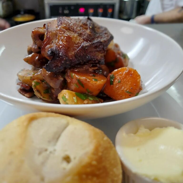 406460205 865885388872815 8524459046189470934 n 768x768