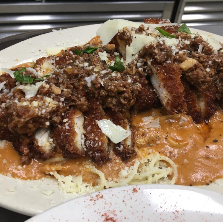 292308927 10166534469325483 5006157619075879081 n 768x766