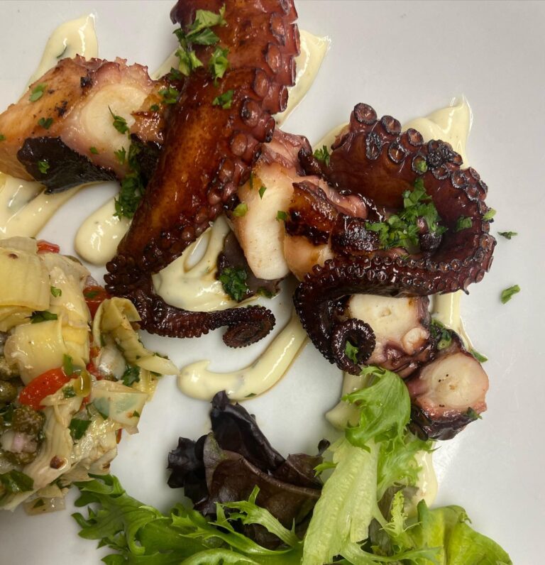 311820124 10160228240094872 2621683867531119033 n 768x796