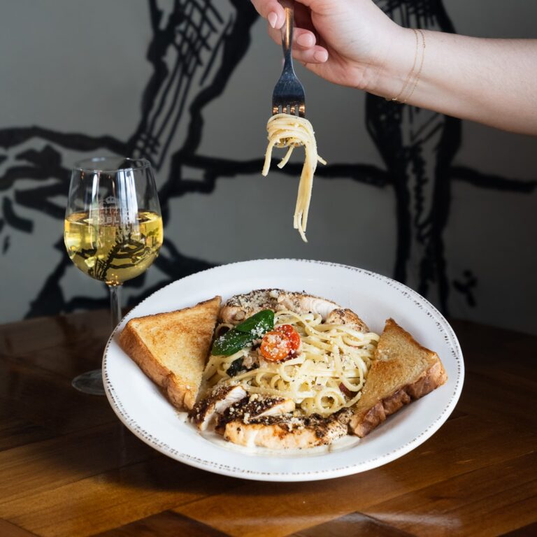 417560681 910017371129200 2345317421139671812 n 768x768