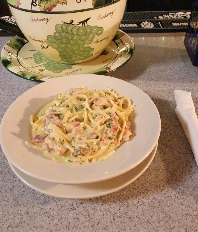 81623470 10157164061898843 2814785904961388544 n 768x901