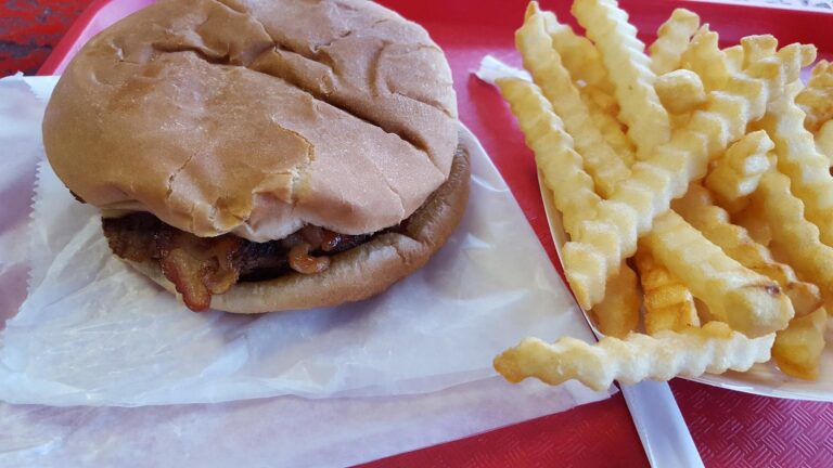 bacon double cheeseburger 1 768x432